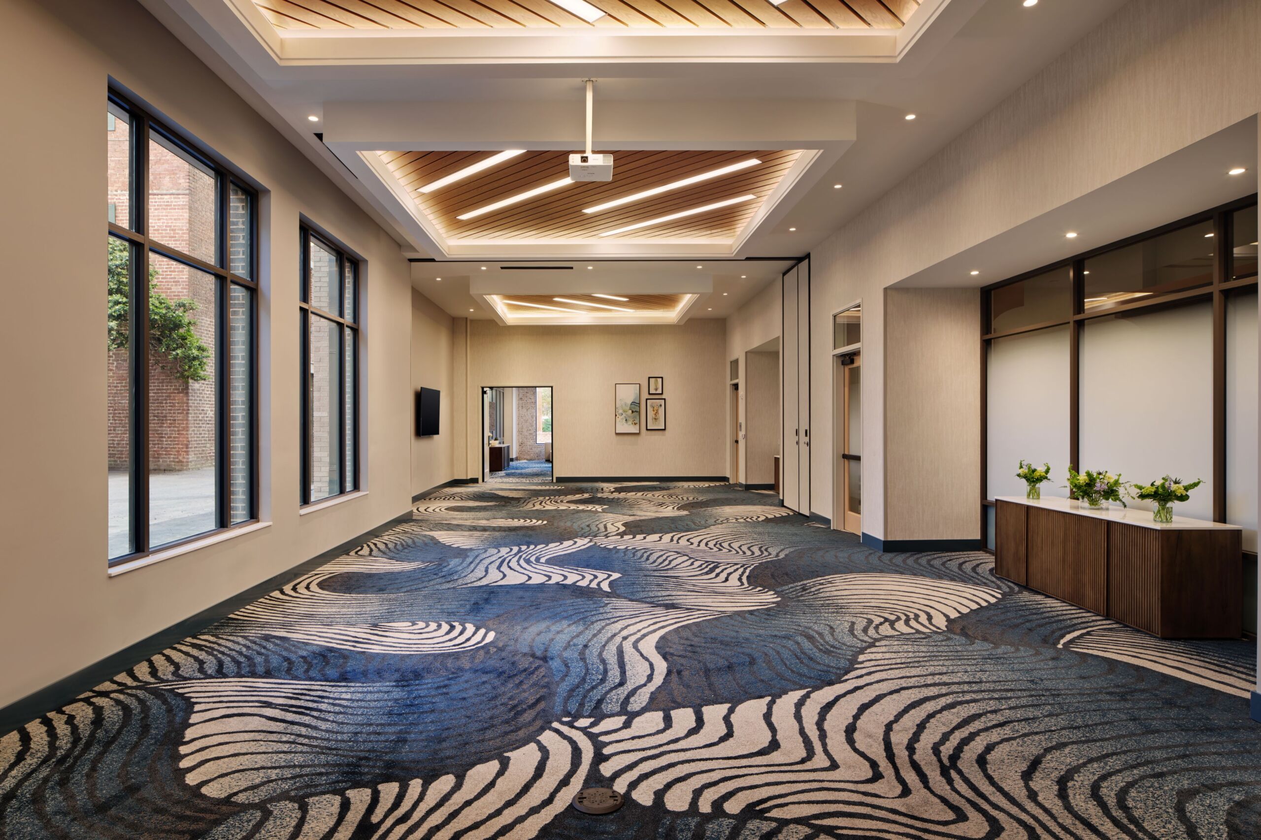 Tempo Savannah Forsyth Room - Empty